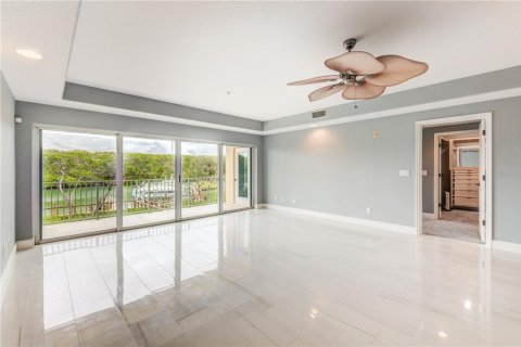 Condo in Tierra Verde, Florida, 3 bedrooms  № 1751394 - photo 3