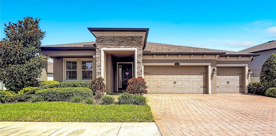 House in Lutz, Florida 4 bedrooms, 236.9 sq.m. № 2259251