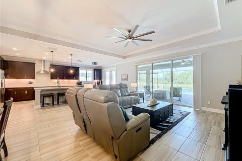 House in Lutz, Florida 4 bedrooms, 236.9 sq.m. № 2259251 - photo 7