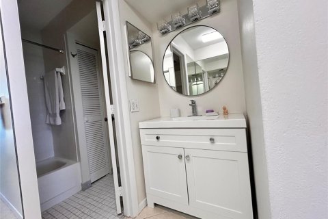 Condo in Boca Raton, Florida, 2 bedrooms  № 2392576 - photo 4