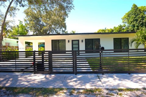 Villa ou maison à louer à Miami, Floride: 2 chambres, 106.56 m2 № 1886588 - photo 3