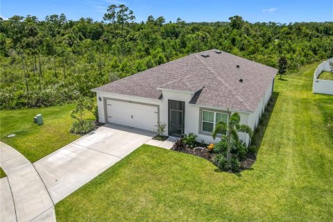 House in New Smyrna Beach, Florida 4 bedrooms, 172.33 sq.m. № 1829934 - photo 1