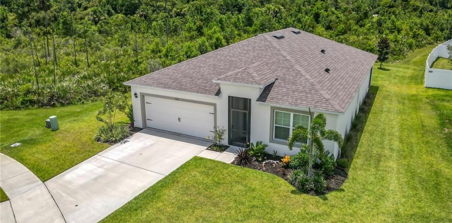 House in New Smyrna Beach, Florida 4 bedrooms, 172.33 sq.m. № 1829934
