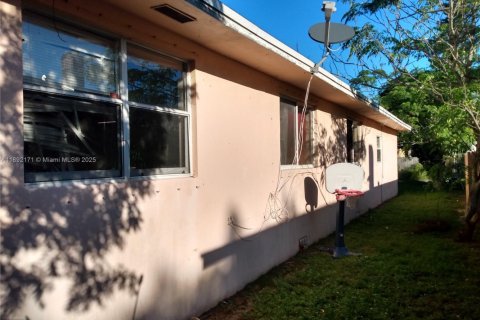 House in West Palm Beach, Florida 4 bedrooms, 136.75 sq.m. № 1945165 - photo 3