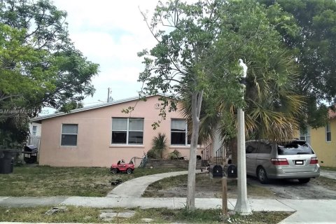 Casa en venta en West Palm Beach, Florida, 4 dormitorios, 136.75 m2 № 1945165 - foto 1