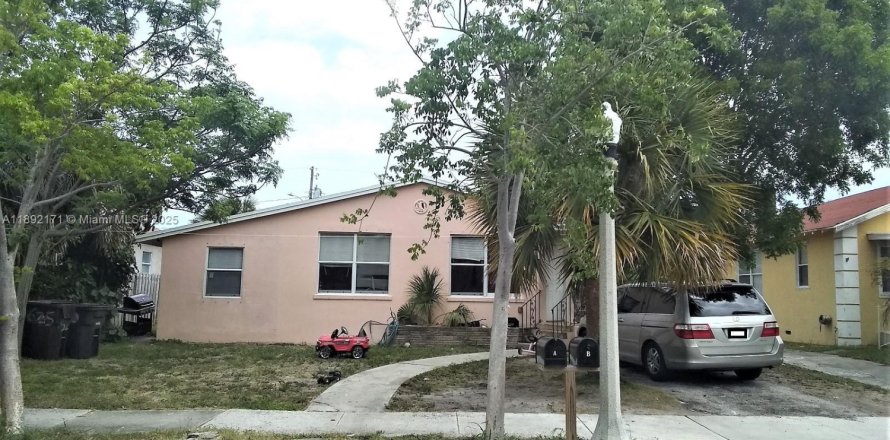 Casa en West Palm Beach, Florida 4 dormitorios, 136.75 m2 № 1945165