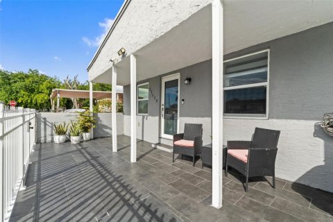 Townhouse in Miami Gardens, Florida 3 bedrooms, 107.49 sq.m. № 1949502 - photo 2