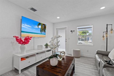 Townhouse in Miami Gardens, Florida 3 bedrooms, 107.49 sq.m. № 1949502 - photo 6