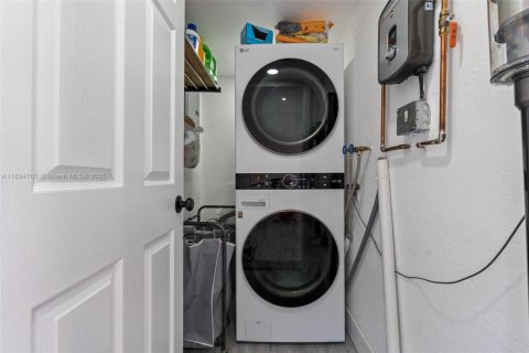 Townhouse in Miami Gardens, Florida 3 bedrooms, 107.49 sq.m. № 1949502 - photo 12