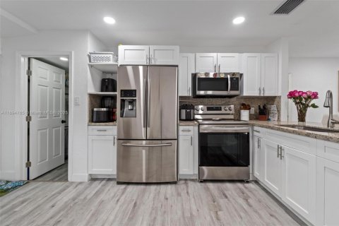 Townhouse in Miami Gardens, Florida 3 bedrooms, 107.49 sq.m. № 1949502 - photo 7