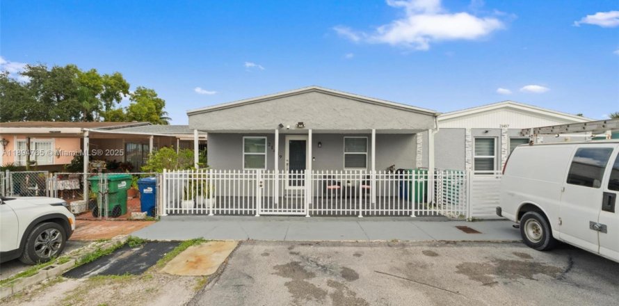 Townhouse in Miami Gardens, Florida 3 bedrooms, 107.49 sq.m. № 1949502