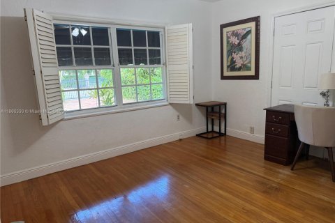 House in Miami, Florida 3 bedrooms, 122.63 sq.m. № 1889550 - photo 13