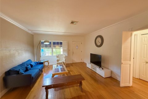 House in Miami, Florida 3 bedrooms, 122.63 sq.m. № 1889550 - photo 2