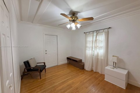House in Miami, Florida 3 bedrooms, 122.63 sq.m. № 1889550 - photo 10