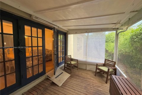 House in Miami, Florida 3 bedrooms, 122.63 sq.m. № 1889550 - photo 17