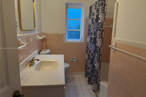 House in Miami, Florida 3 bedrooms, 122.63 sq.m. № 1889550 - photo 15