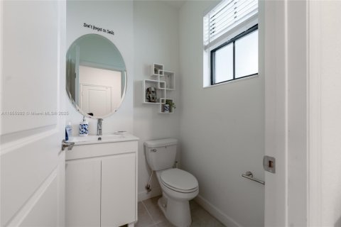 Townhouse in Miami Gardens, Florida 3 bedrooms, 124.86 sq.m. № 1960119 - photo 5
