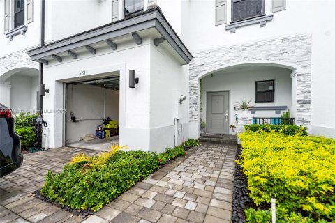 Townhouse in Miami Gardens, Florida 3 bedrooms, 124.86 sq.m. № 1960119 - photo 18