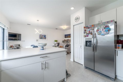 Townhouse in Miami Gardens, Florida 3 bedrooms, 124.86 sq.m. № 1960119 - photo 10