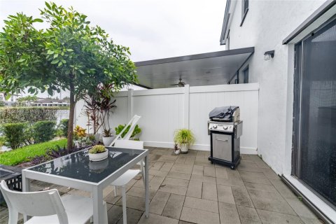 Townhouse in Miami Gardens, Florida 3 bedrooms, 124.86 sq.m. № 1960119 - photo 15