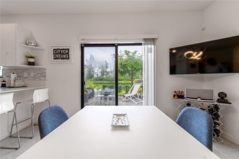 Townhouse in Miami Gardens, Florida 3 bedrooms, 124.86 sq.m. № 1960119 - photo 7
