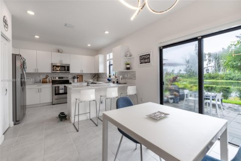 Townhouse in Miami Gardens, Florida 3 bedrooms, 124.86 sq.m. № 1960119 - photo 8