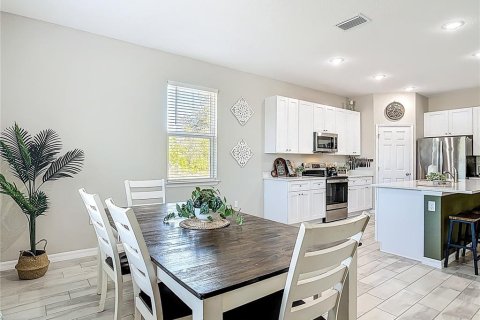House in Eustis, Florida 4 bedrooms, 204.38 sq.m. № 2235848 - photo 24