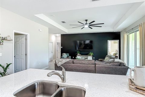 House in Eustis, Florida 4 bedrooms, 204.38 sq.m. № 2235848 - photo 20