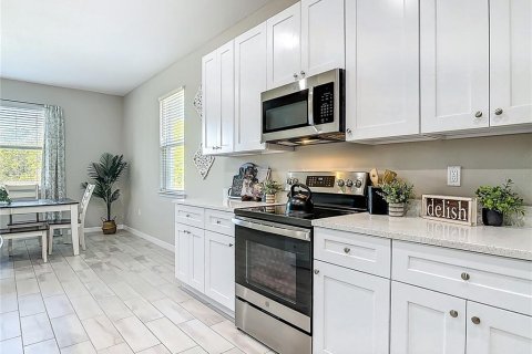 House in Eustis, Florida 4 bedrooms, 204.38 sq.m. № 2235848 - photo 15