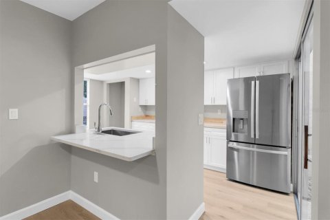 Condo in Port Richey, Florida, 2 bedrooms № 2156800 - photo 10