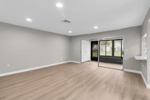 Condo in Port Richey, Florida, 2 bedrooms № 2156800 - photo 3