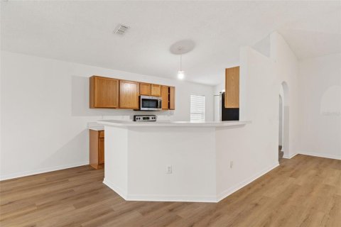 Villa ou maison à louer à Wesley Chapel, Floride: 3 chambres, 150.22 m2 № 2402983 - photo 2
