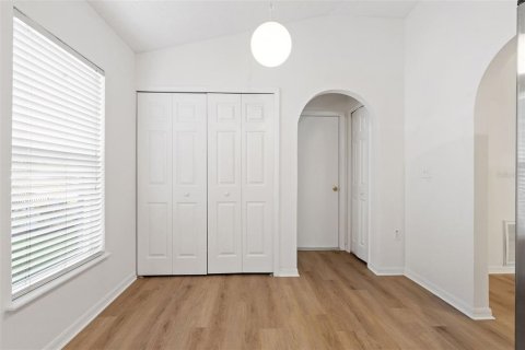 Villa ou maison à louer à Wesley Chapel, Floride: 3 chambres, 150.22 m2 № 2402983 - photo 6