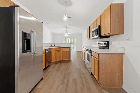Villa ou maison à louer à Wesley Chapel, Floride: 3 chambres, 150.22 m2 № 2402983 - photo 3