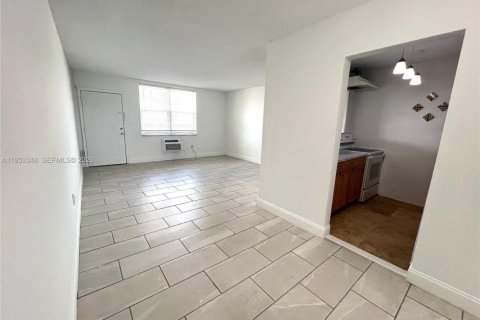 Copropriété à louer à North Bay Village, Floride: 1 chambre, 64.57 m2 № 2008824 - photo 13