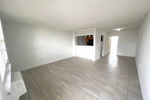 Copropriété à louer à North Bay Village, Floride: 1 chambre, 64.57 m2 № 2008824 - photo 5