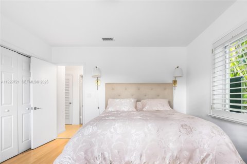 Villa ou maison à louer à North Miami, Floride: 4 chambres, 243.4 m2 № 1988589 - photo 17