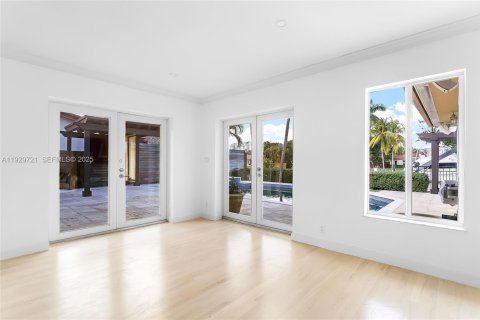 Villa ou maison à louer à North Miami, Floride: 4 chambres, 243.4 m2 № 1988589 - photo 11