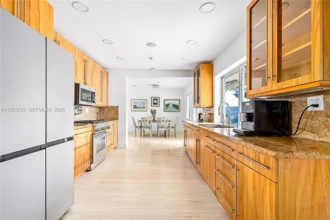 Villa ou maison à louer à North Miami, Floride: 4 chambres, 243.4 m2 № 1988589 - photo 23