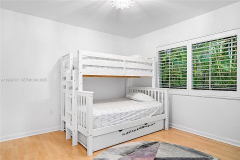 Villa ou maison à louer à North Miami, Floride: 4 chambres, 243.4 m2 № 1988589 - photo 20