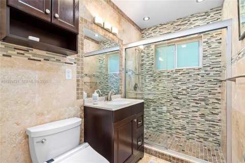 Villa ou maison à louer à North Miami, Floride: 4 chambres, 243.4 m2 № 1988589 - photo 18