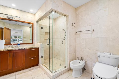 Villa ou maison à louer à North Miami, Floride: 4 chambres, 243.4 m2 № 1988589 - photo 30