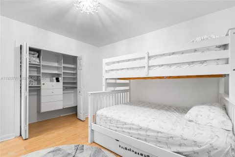 Villa ou maison à louer à North Miami, Floride: 4 chambres, 243.4 m2 № 1988589 - photo 21