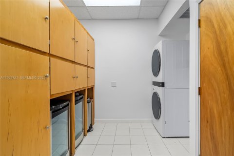 Villa ou maison à louer à North Miami, Floride: 4 chambres, 243.4 m2 № 1988589 - photo 28