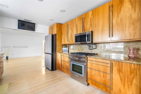 Villa ou maison à louer à North Miami, Floride: 4 chambres, 243.4 m2 № 1988589 - photo 24