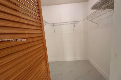 Купить кондоминиум в Санни-Айлс-Бич, Флорида 1 спальня, 71.26м2, № 1965968 - фото 17