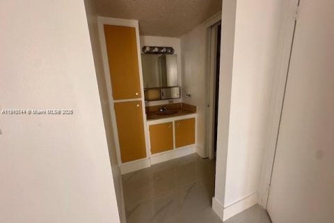 Купить кондоминиум в Санни-Айлс-Бич, Флорида 1 спальня, 71.26м2, № 1965968 - фото 19