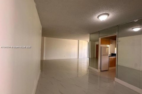 Купить кондоминиум в Санни-Айлс-Бич, Флорида 1 спальня, 71.26м2, № 1965968 - фото 5