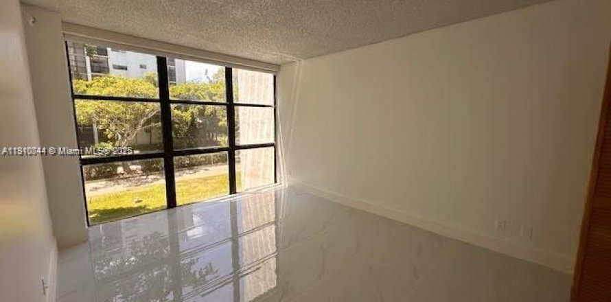 Кондоминиум с 1 спальней в Санни-Айлс-Бич, Флорида № 1965968