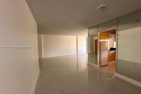 Купить кондоминиум в Санни-Айлс-Бич, Флорида 1 спальня, 71.26м2, № 1965968 - фото 8